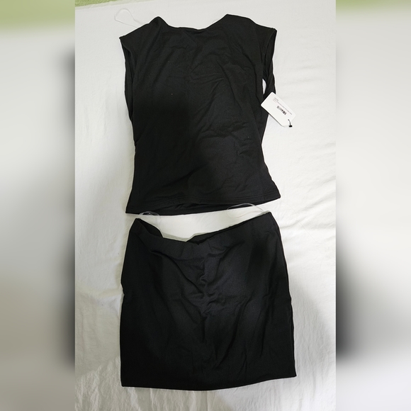 NEW 2 PIC SET. BLACK MINI SKIRT WITH BACKLESS TOP - Picture 1 of 2